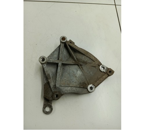 Кронштейн двигателя