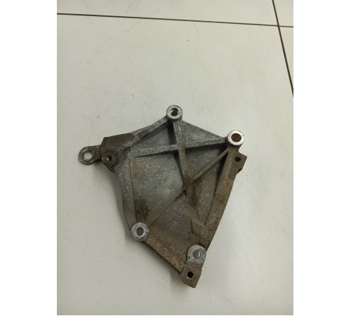 Кронштейн двигателя