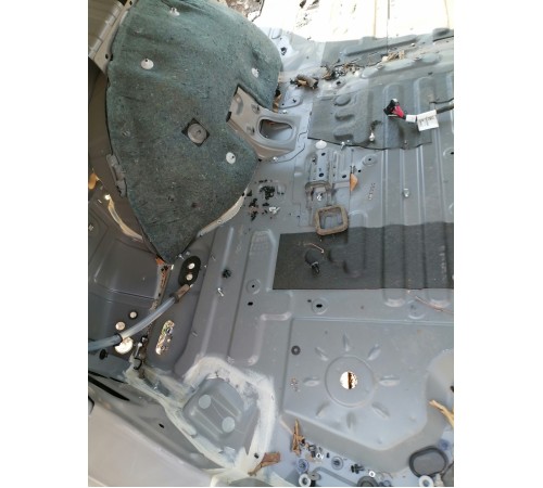 Ниша багажника, пол