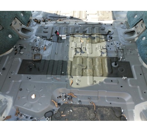 Ниша багажника, пол