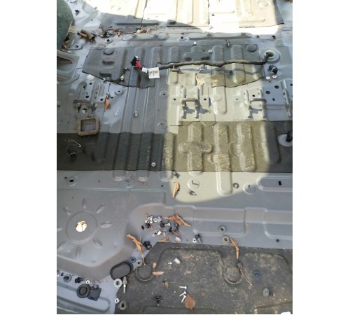 Ниша багажника, пол