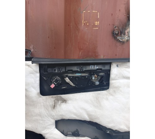 Обшивка двери передняя левая