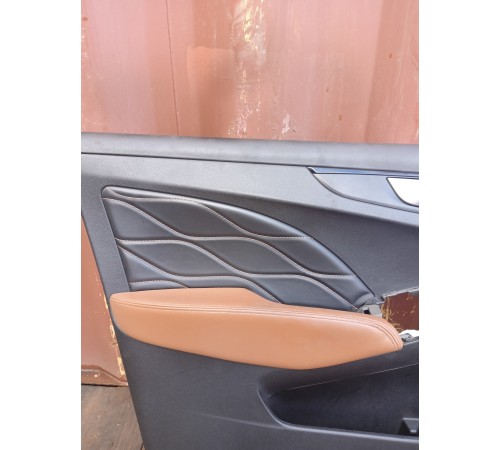 Обшивка двери передняя левая