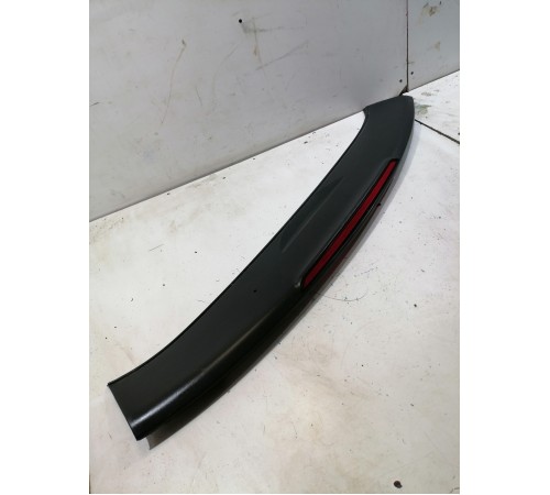 Спойлер крышки багажника