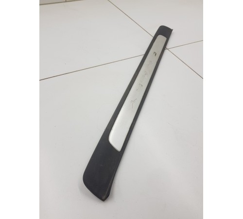 Накладка порога передняя правая