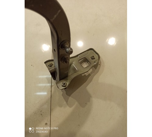 Петля крышки багажника(левая)