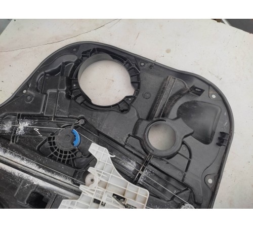 Стеклоподъемник (задний правый)