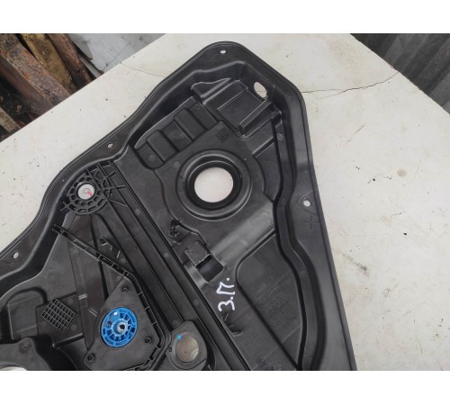 Стеклоподъемник (задний правый)