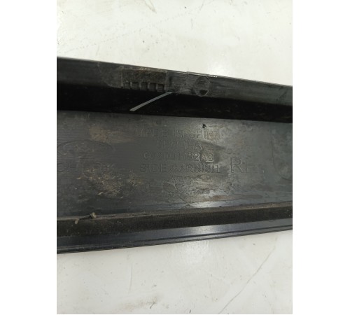 Накладка двери багажника правая