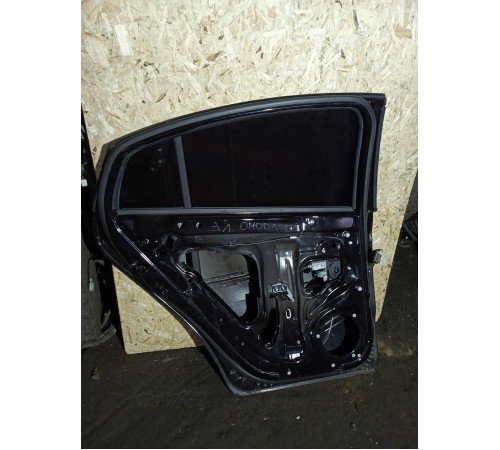 Дверь задняя левая в сборе