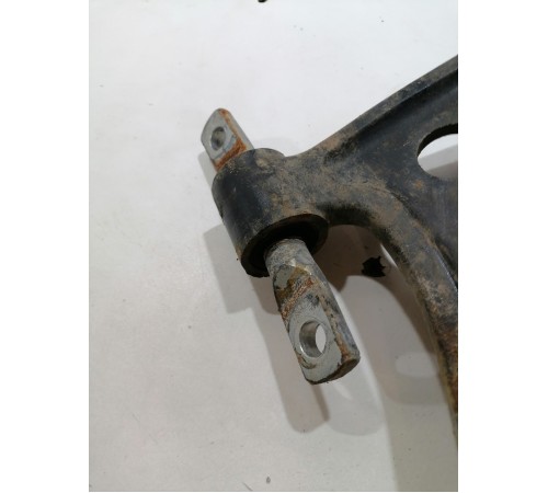 Рычаг передний левый