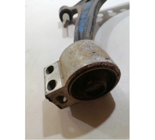 Рычаг передний левый