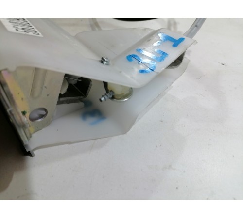 Передний замок правой сдвижной двери