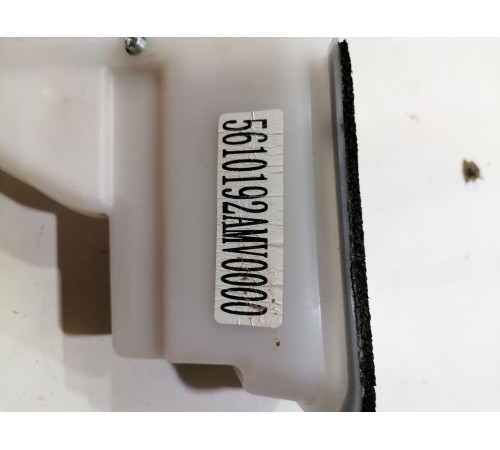 Передний замок правой сдвижной двери