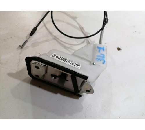 Передний замок правой сдвижной двери