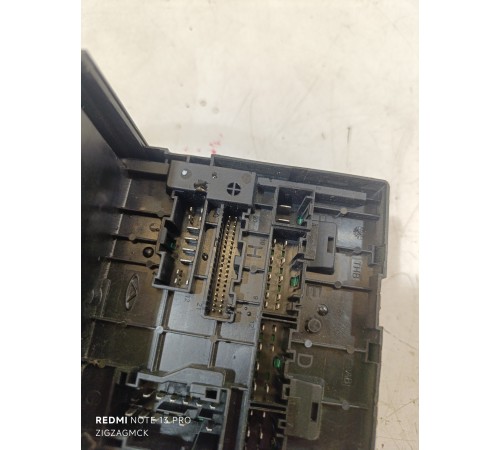 Блок предохранителей подкапотный