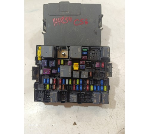 Блок предохранителей подкапотный