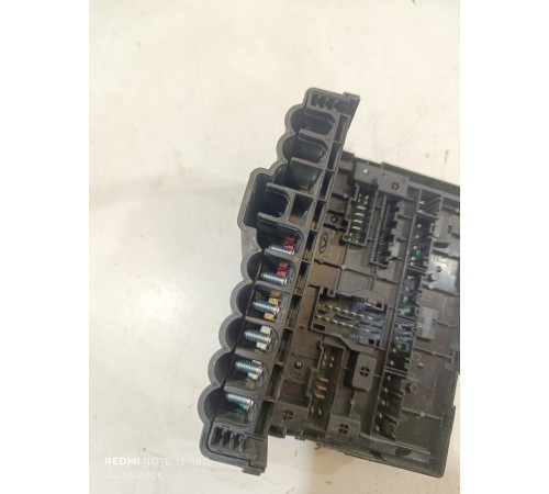 Блок предохранителей подкапотный