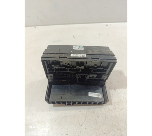 Блок предохранителей подкапотный