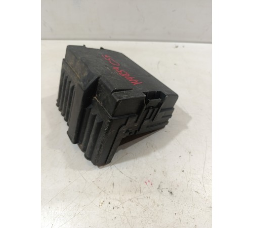 Блок предохранителей подкапотный