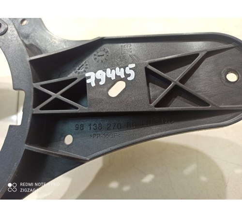 Крепление динамика(заднее правое)