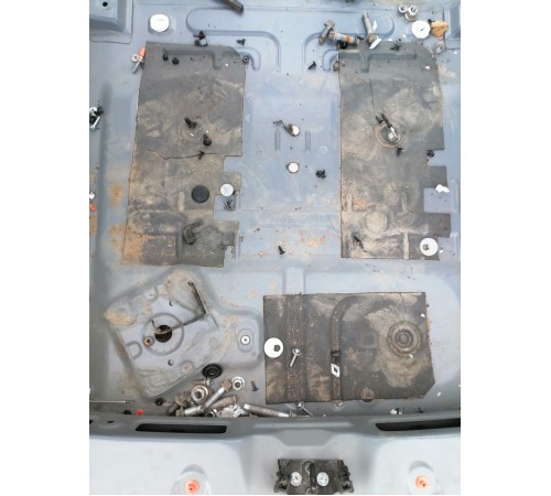 Пол багажника