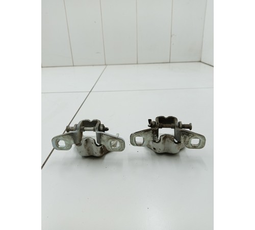 Петли передней левой двери