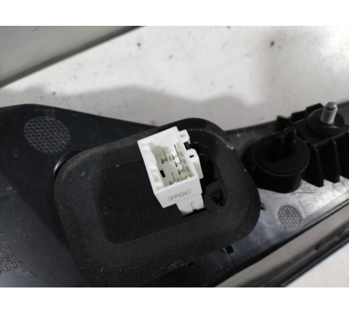 Фонарь комбинированный двери крышки багажника