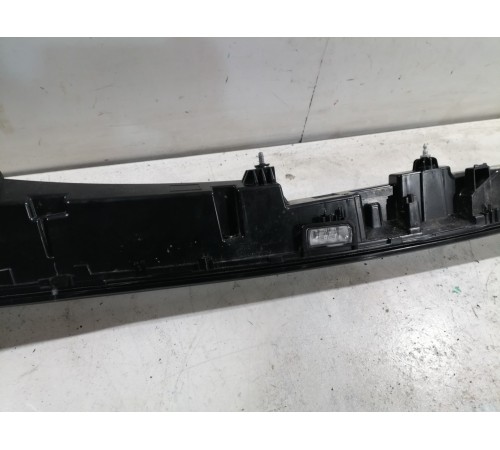 Фонарь комбинированный двери крышки багажника