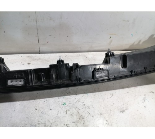 Фонарь комбинированный двери крышки багажника