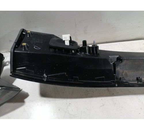 Фонарь комбинированный двери крышки багажника