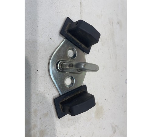 Ответная часть замка багажника