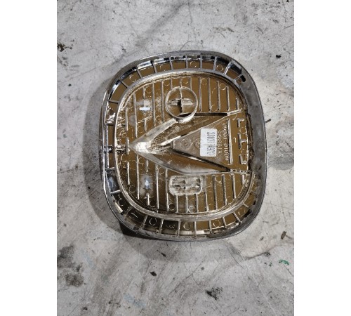 Эмблема решетки радиатора