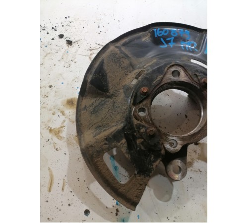  Кулак поворотный передний правый