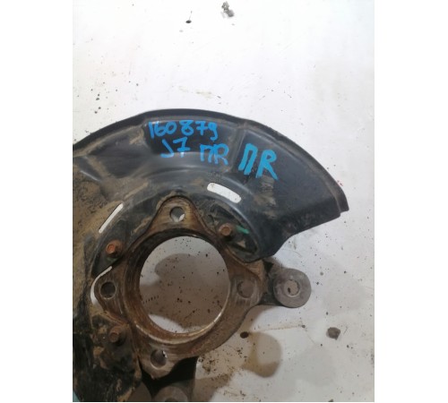  Кулак поворотный передний правый