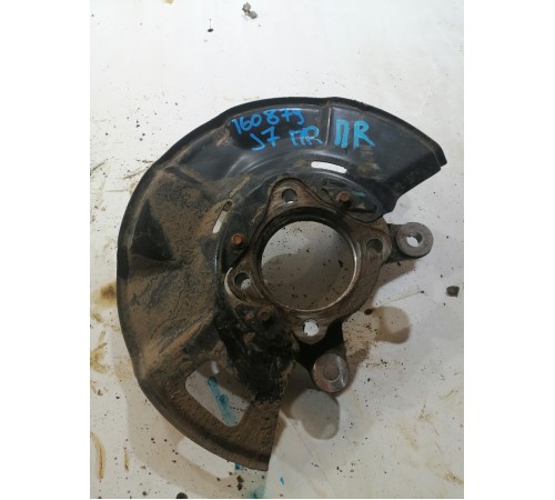  Кулак поворотный передний правый