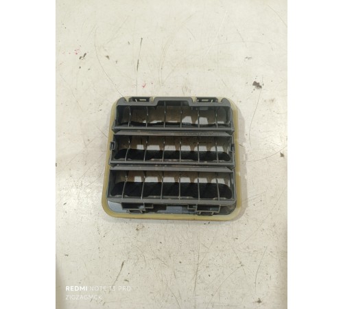 Решетка вентиляции задняя правая