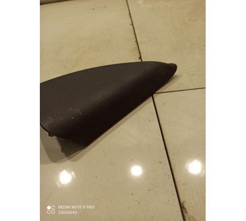 Уголок двери (задний, левый)