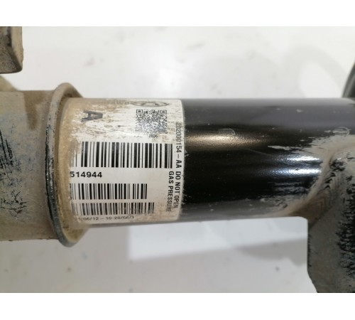 Амортизатор подвески передний правый в сборе