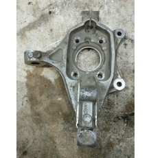 Кулак поворотный передний правый