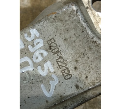 Кулак поворотный передний правый