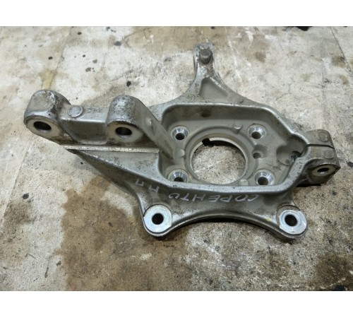 Кулак поворотный передний правый