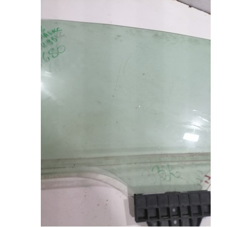 Стекло двери заднее левое