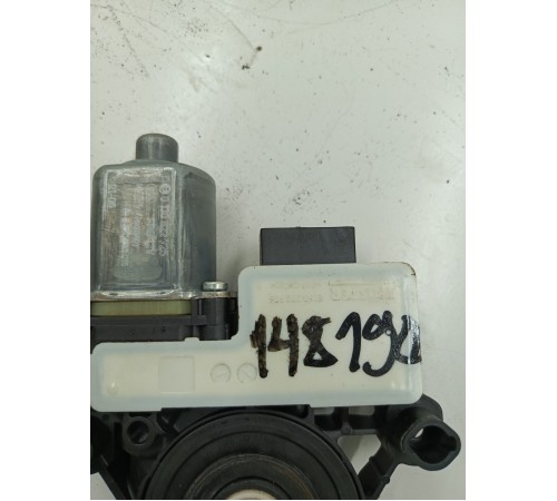 Моторчик стеклоподъемника задний левый