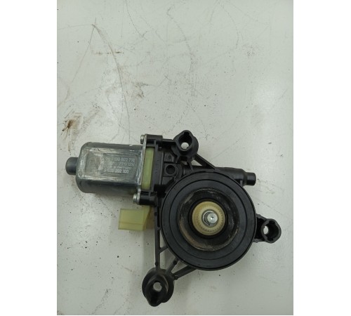 Моторчик стеклоподъемника задний левый