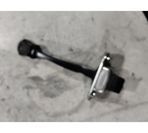 Ограничитель двери передний левый