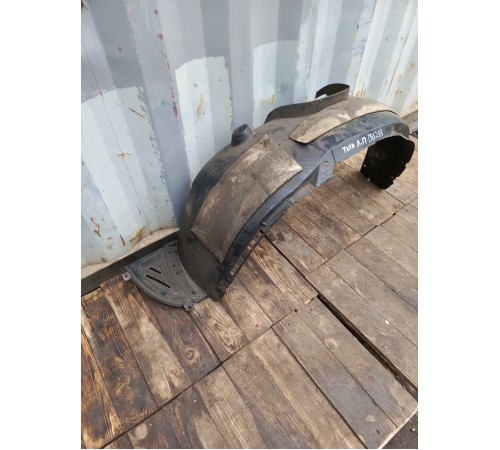 Подкрылок локер передний левый