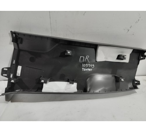 Обшивка центральной стойки(правая верхняя)