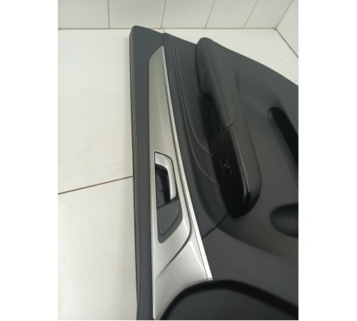 Обшивка двери передняя правая