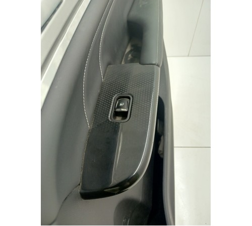 Обшивка двери передняя правая